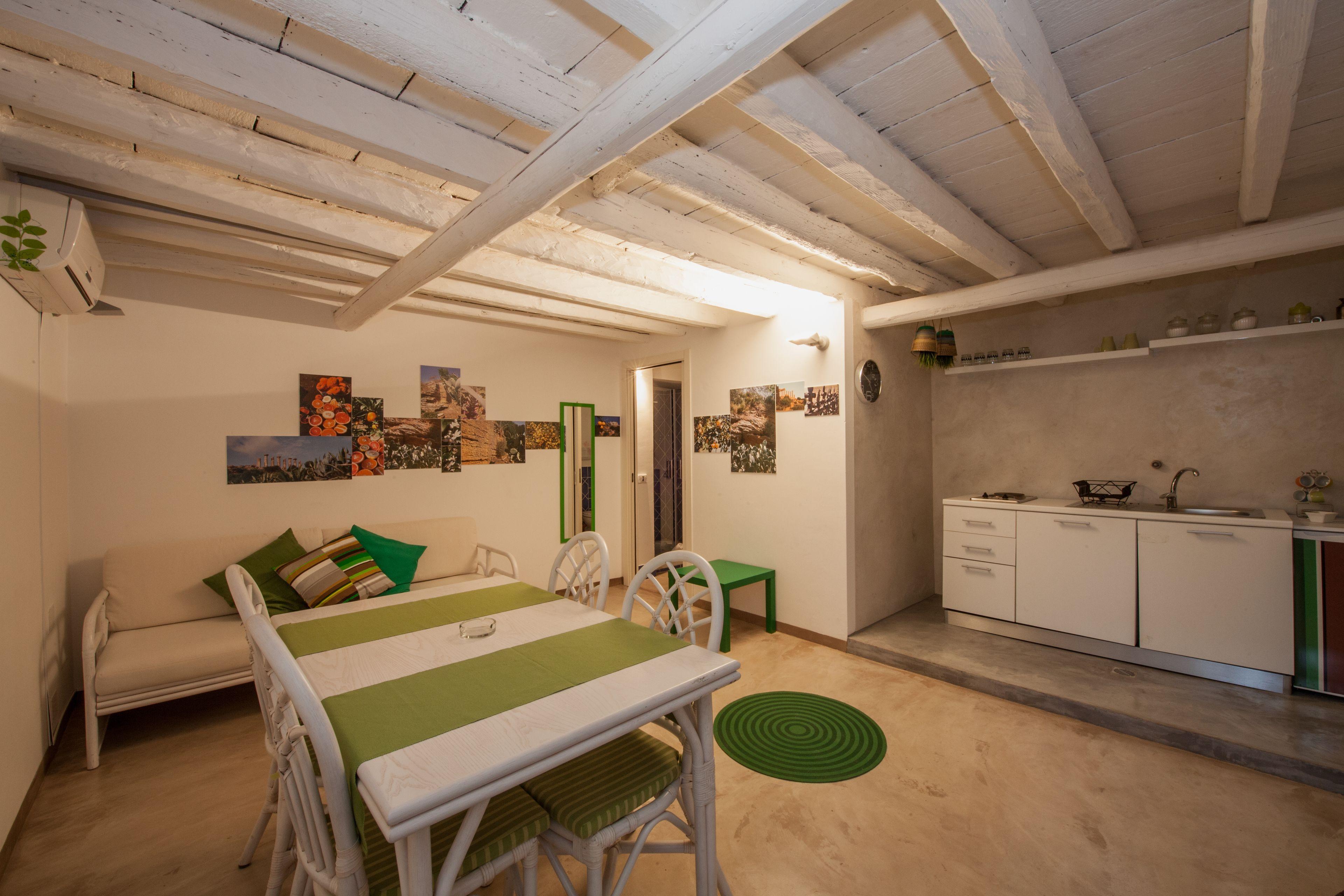 Monolocale con Divano-Letto