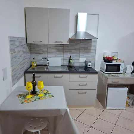 Le Lumìe L' antico Cortile Camere Con Cucina Privata With Private Kitchen-3
